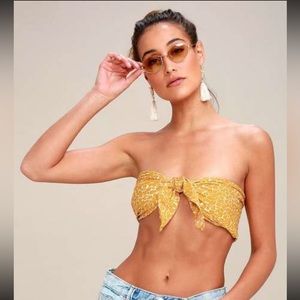 NWOT wild honey gold and white patterned bandanna top, size medium